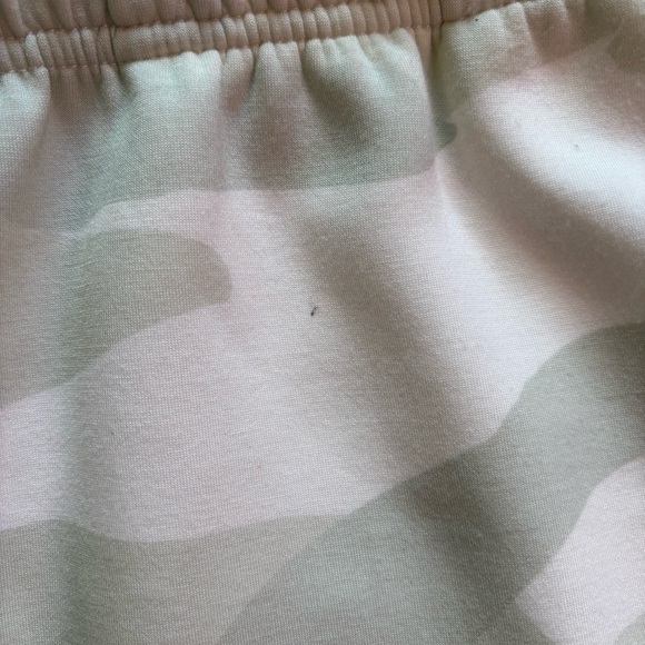 Vintage Havana Spring Camo Printed Cloud Fleece Shorts | Size M - Picture 7 of 10